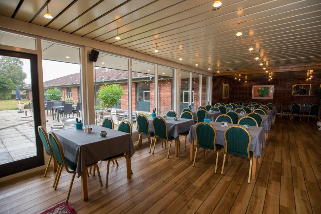 Restaurace v ubytování Hotel Lynggaarden
