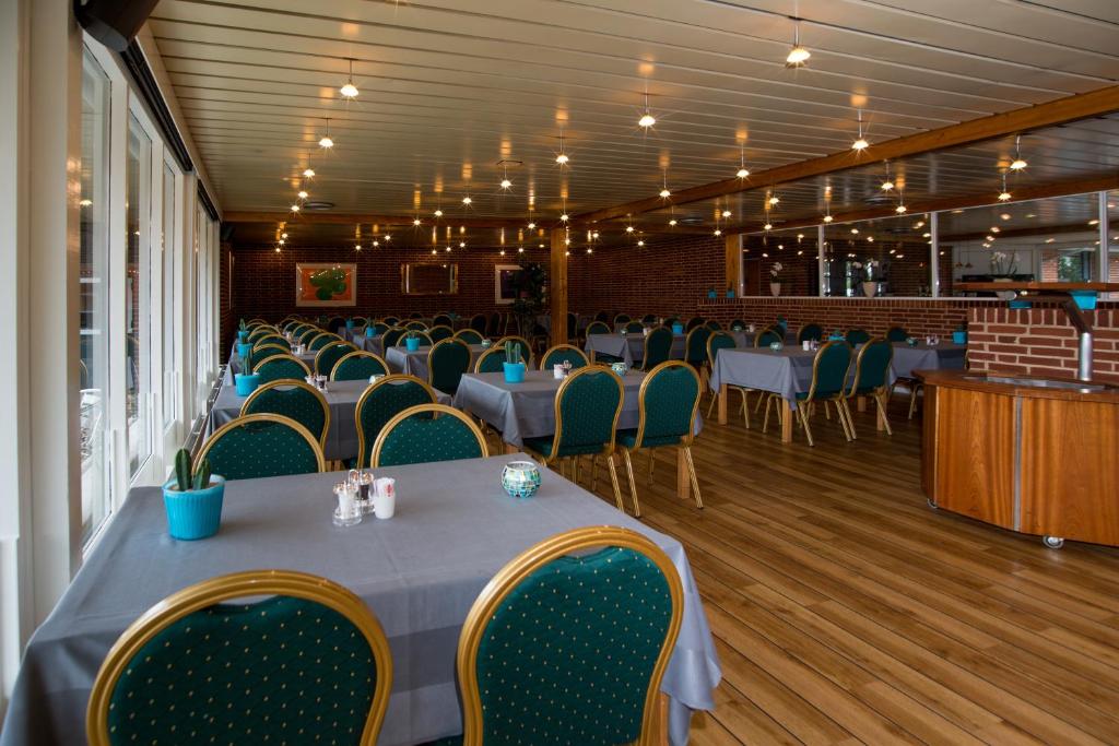 Restaurace v ubytování Hotel Lynggaarden