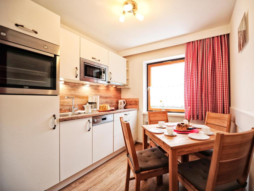 Kuchyň nebo kuchyňský kout v ubytování Appartements & Chalets Wiesenruh