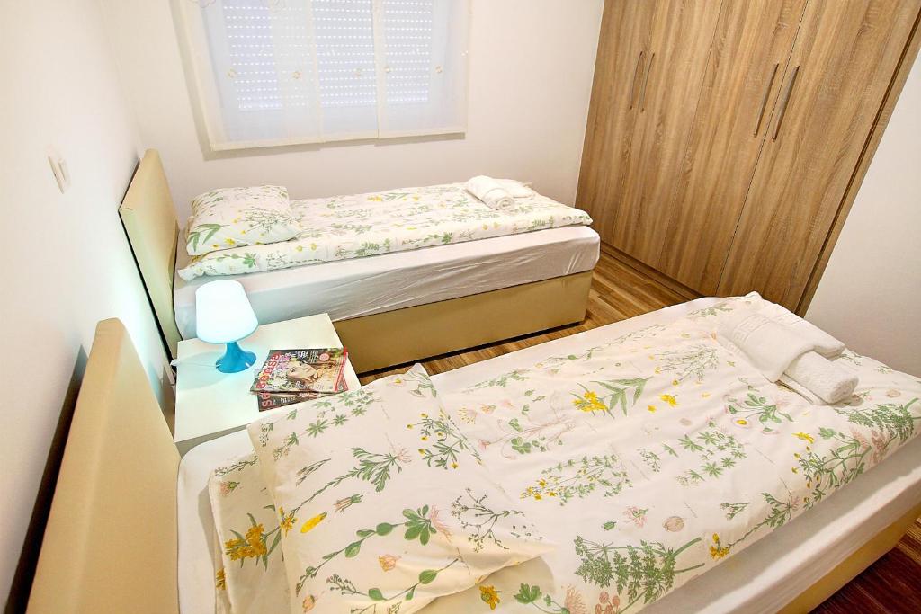 Postel nebo postele na pokoji v ubytování Apartment Vita near Terme Paradiso