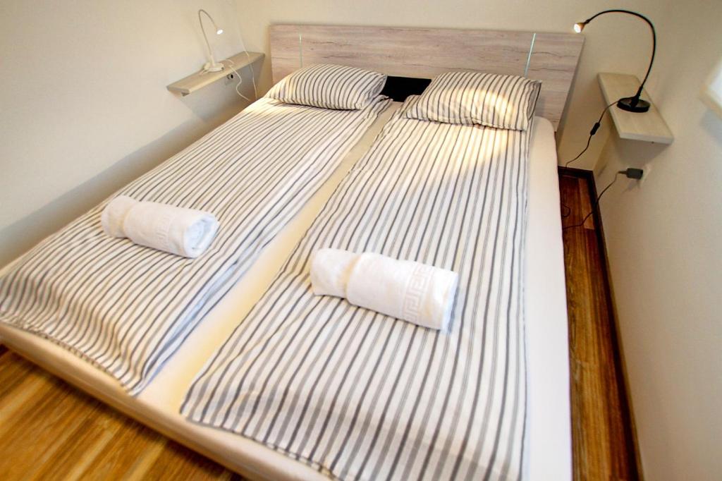 Postel nebo postele na pokoji v ubytování Apartment Vita near Terme Paradiso