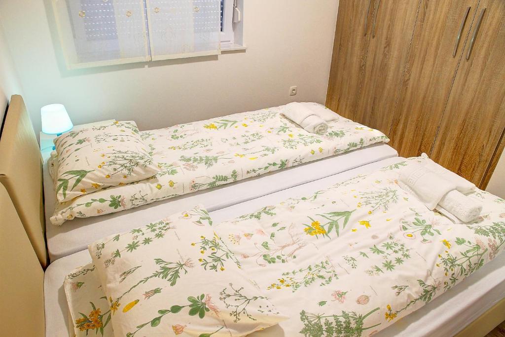 Postel nebo postele na pokoji v ubytování Apartment Vita near Terme Paradiso