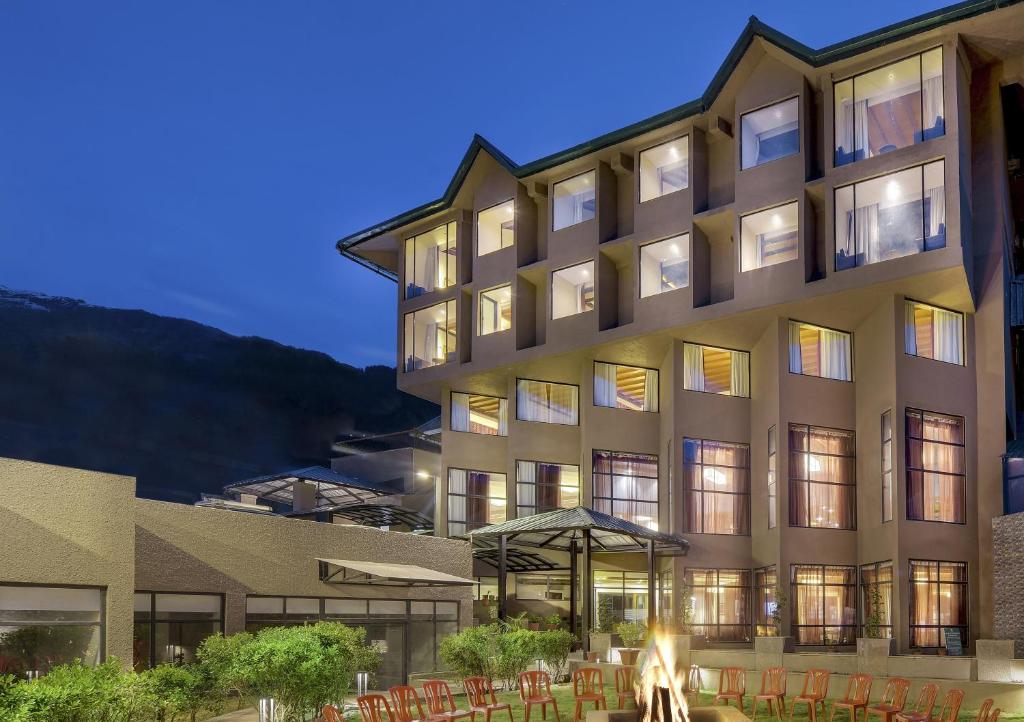 a rendering of the exterior of a hotel at Sterling Manali in Manāli