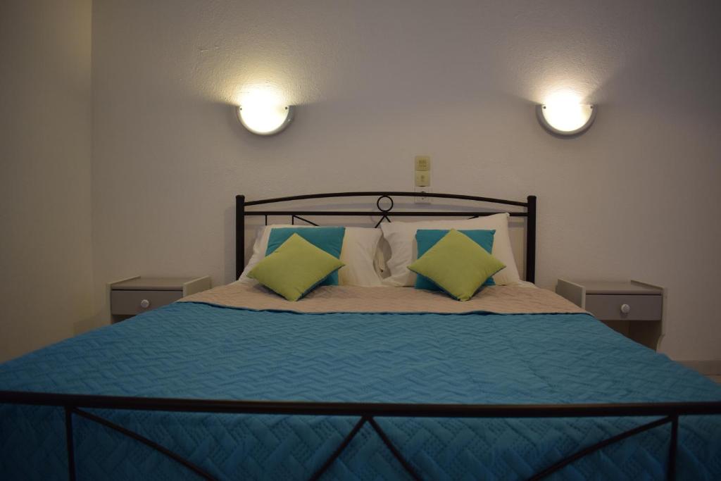 Postel nebo postele na pokoji v ubytování Gorgona apartments & studios