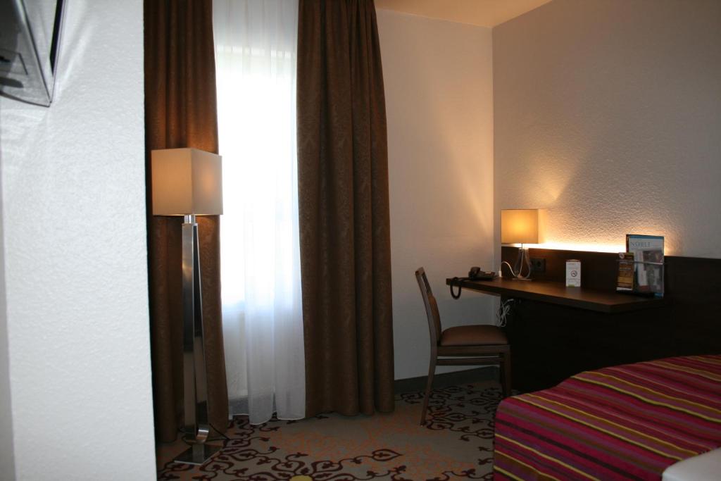 Postel nebo postele na pokoji v ubytování HOTEL PARQÉO im A66