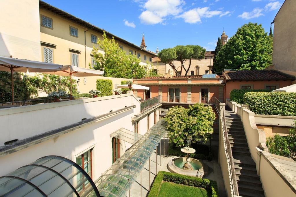 an apartment balcony with a view of a courtyard at Hotel Orto de' Medici in Florence