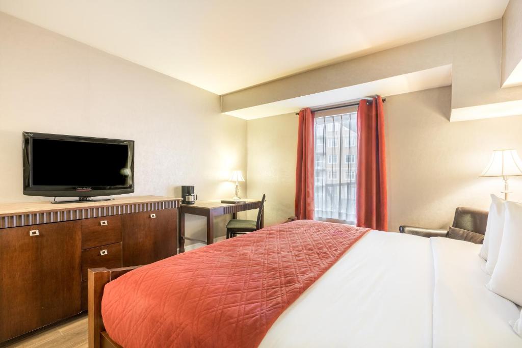 
Standard Double Room with Queen Size Bed
