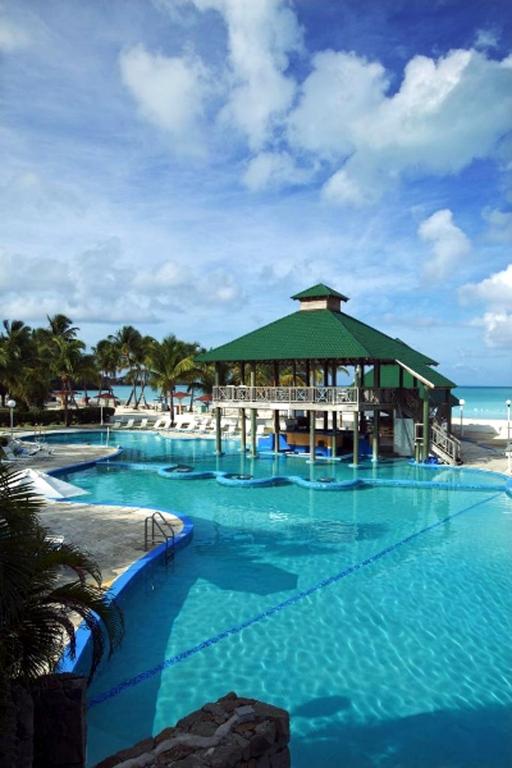 Bazén v ubytování Jolly Beach Antigua - All Inclusive nebo v jeho okolí