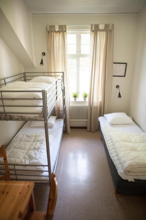 Postel nebo postele na pokoji v ubytování Ronneby Brunnspark Vandrarhem och B&B