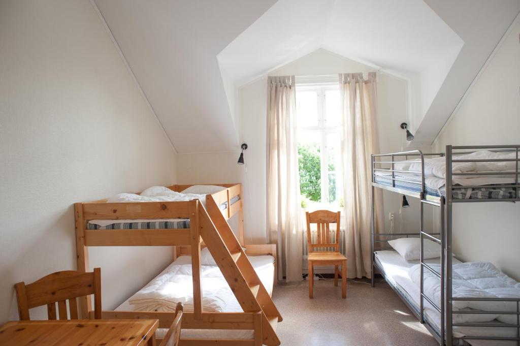Postel nebo postele na pokoji v ubytování Ronneby Brunnspark Vandrarhem och B&B
