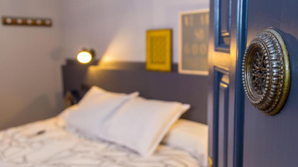 A bed or beds in a room at Groc Rooms