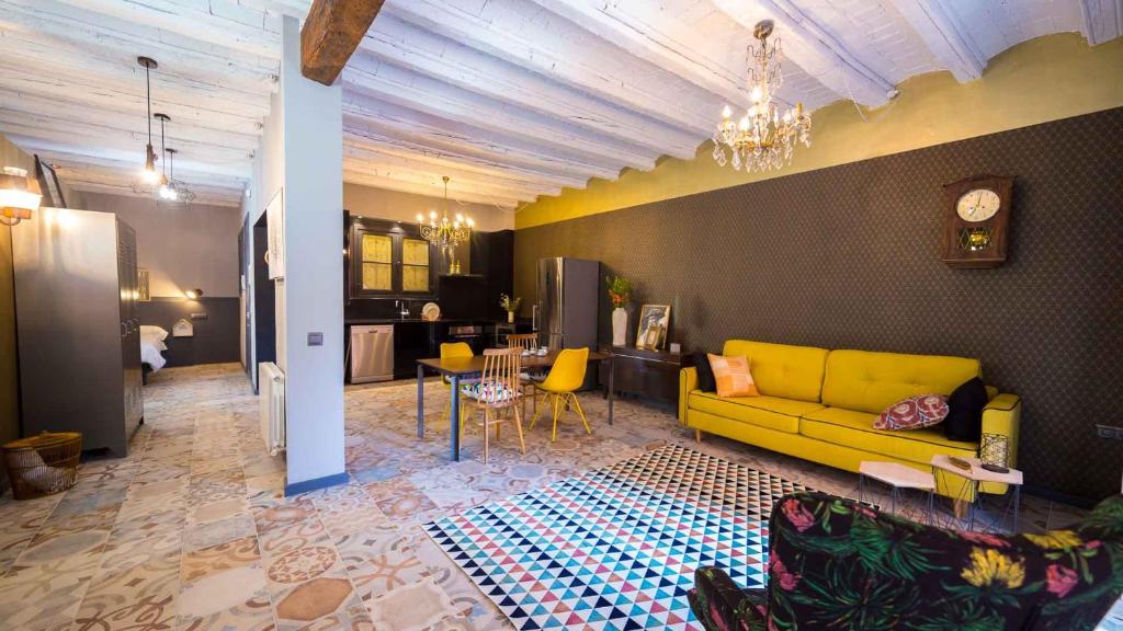 A seating area at Groc Rooms