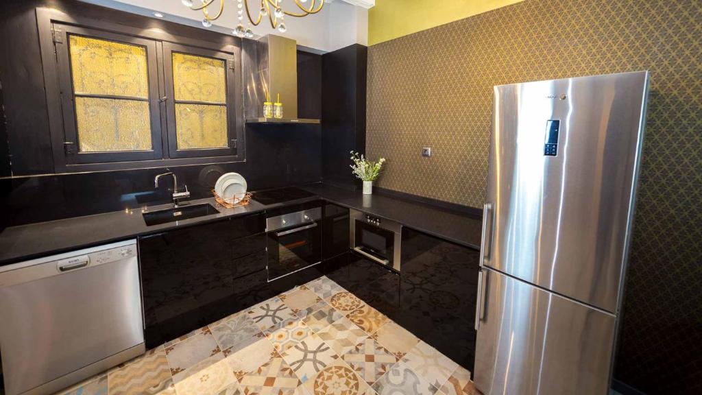A kitchen or kitchenette at Groc Rooms