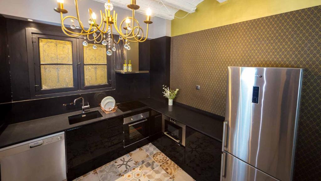 A kitchen or kitchenette at Groc Rooms