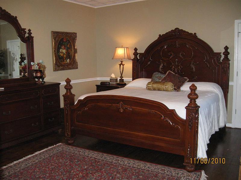 Inn at the Olde Silk Mill - Room De Deluxe King