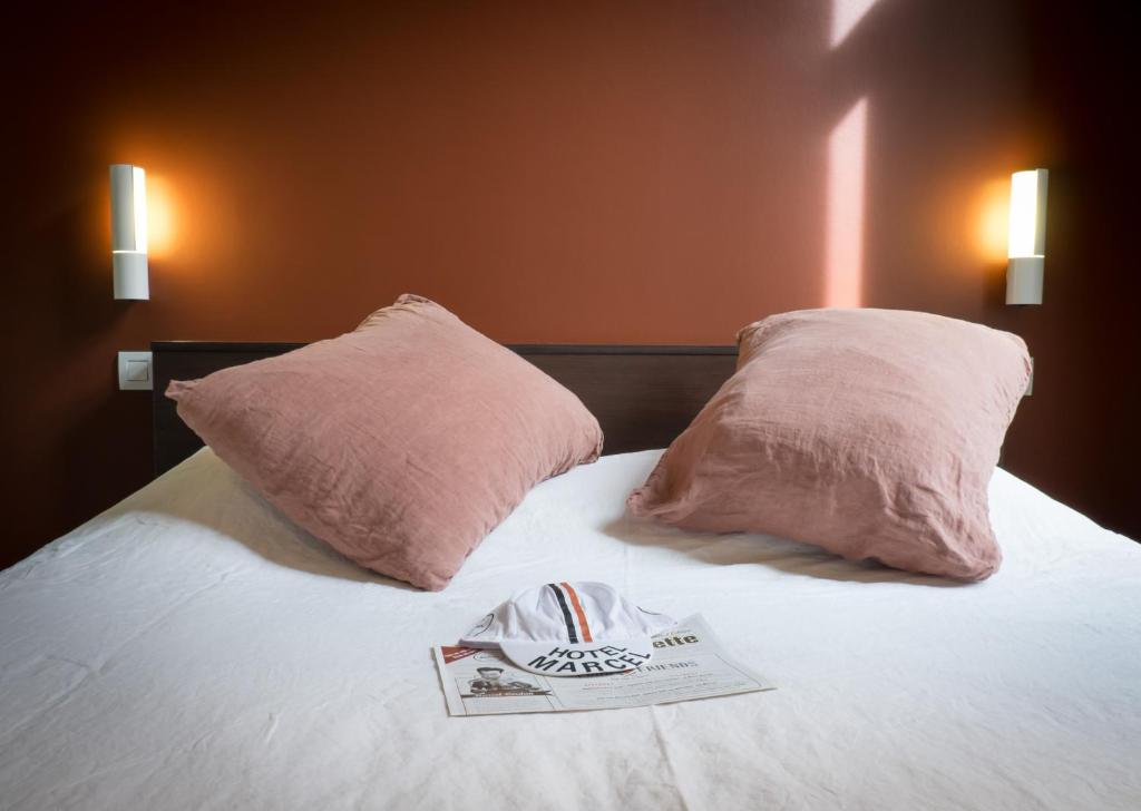Postel nebo postele na pokoji v ubytování Hotel Marcel