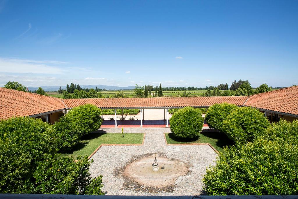 Um jardim no exterior de Viña La Playa Hotel & Winery