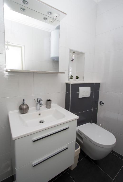 Kúpeľňa v ubytovaní Apartment Sabioncello