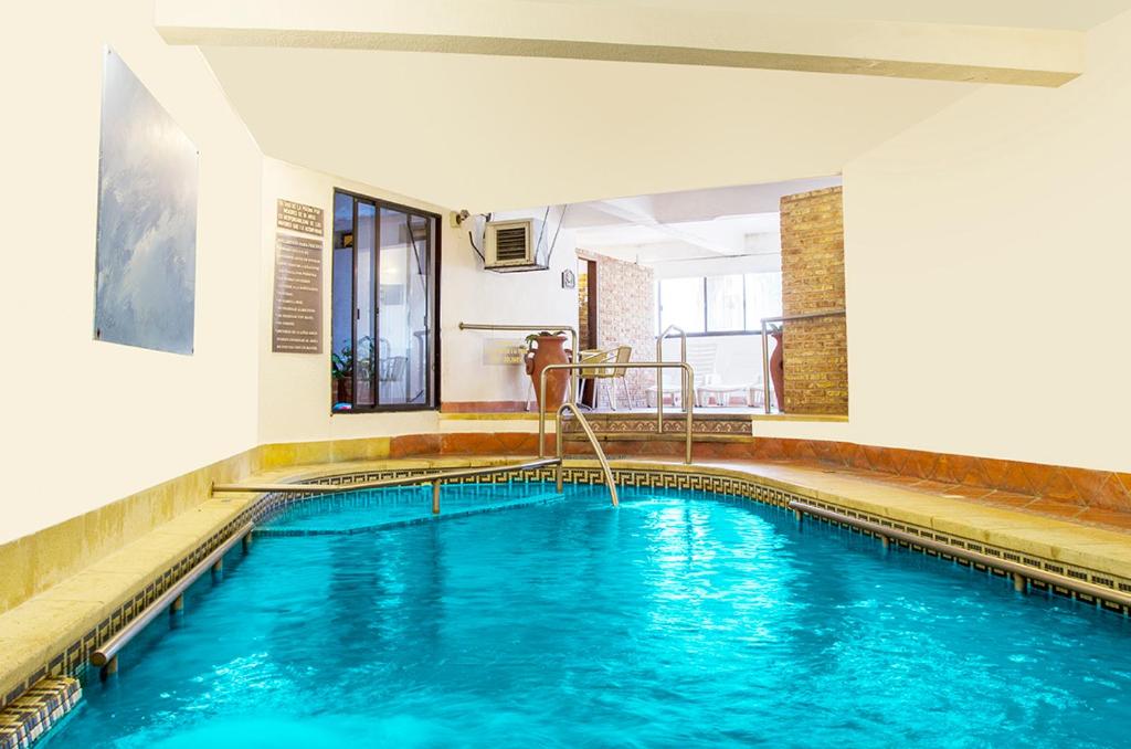 Bazén v ubytování Hotel Colón nebo v jeho okolí