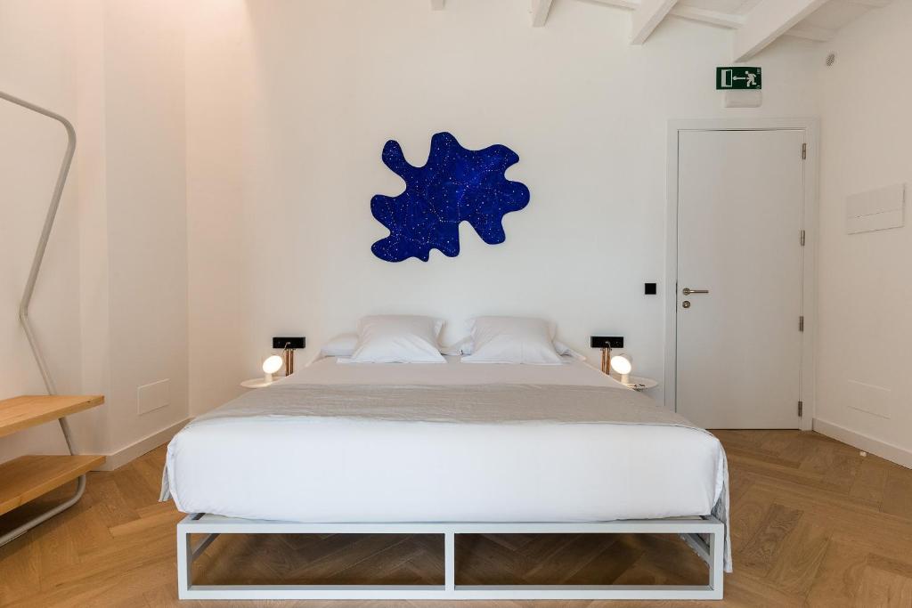Postel nebo postele na pokoji v ubytování Sodium Boutique Hotel