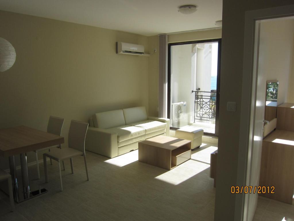Posezení v ubytování Nedev's Apartments in Kavatsi Area