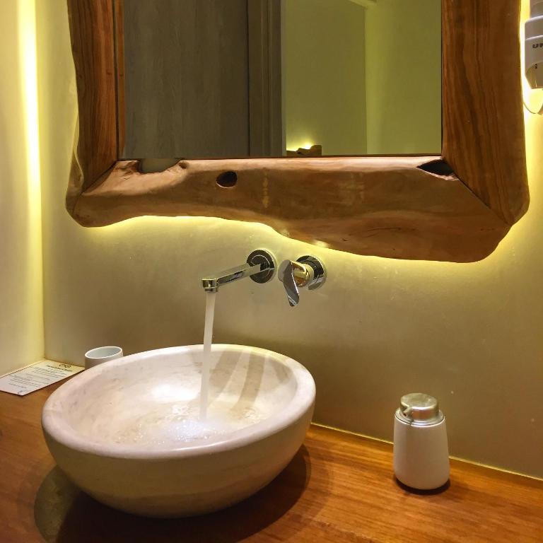 Koupelna v ubytování Eternal Suites