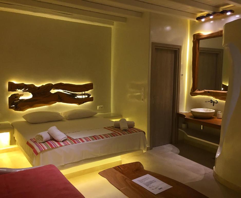 Postel nebo postele na pokoji v ubytování Eternal Suites