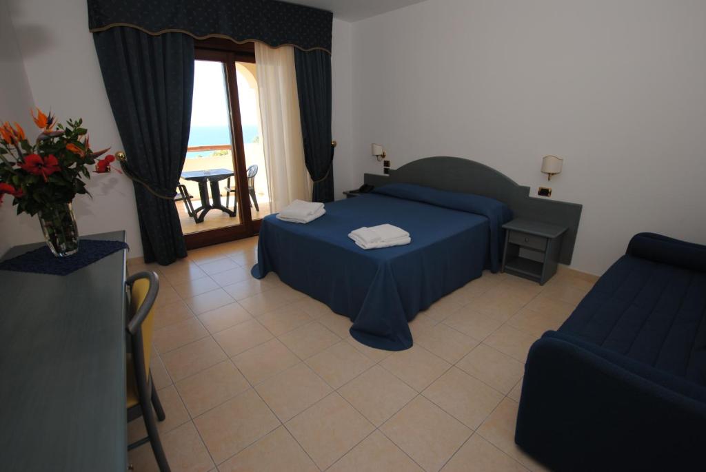 Postel nebo postele na pokoji v ubytování Hotel Scoglio Del Leone
