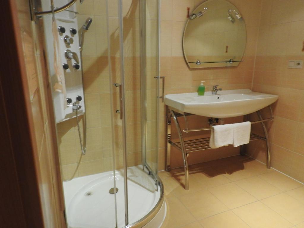 A bathroom at Penzion Montana