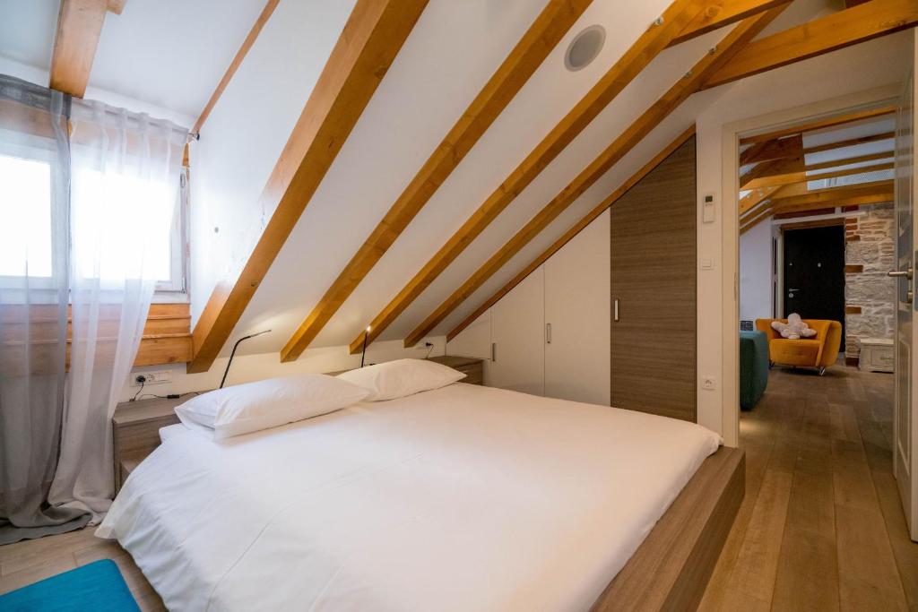 Postel nebo postele na pokoji v ubytování Apartment Atticus