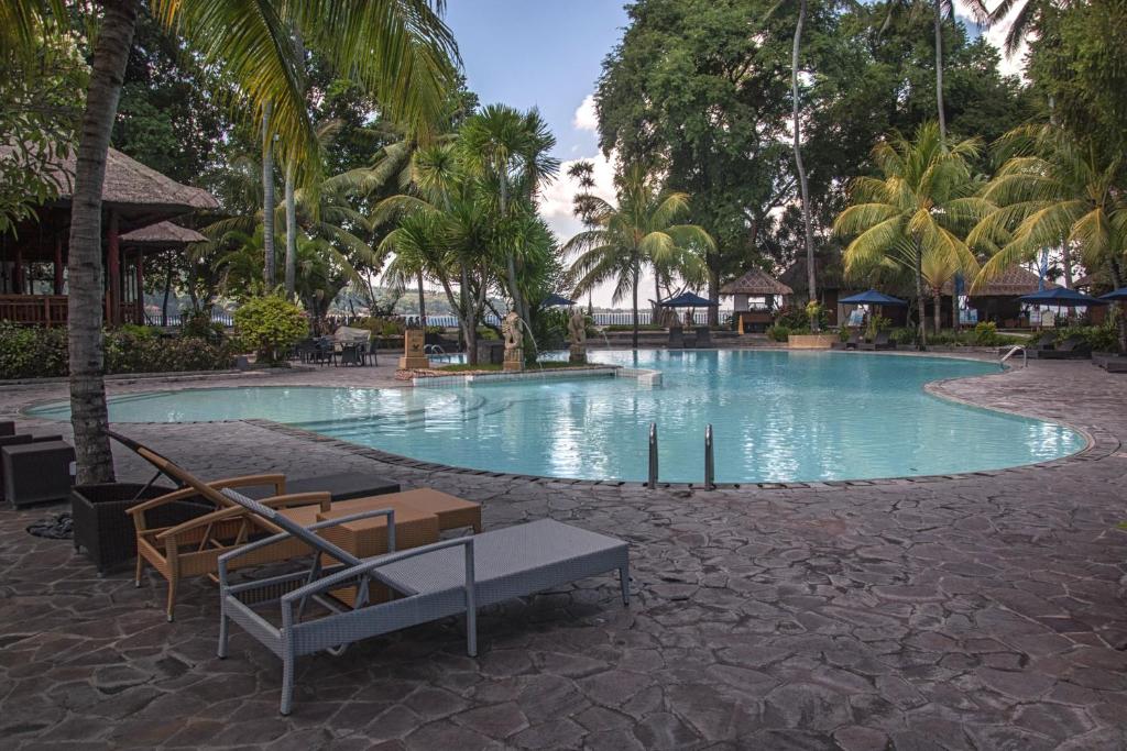 Bazén v ubytování Merumatta Senggigi Lombok nebo v jeho okolí