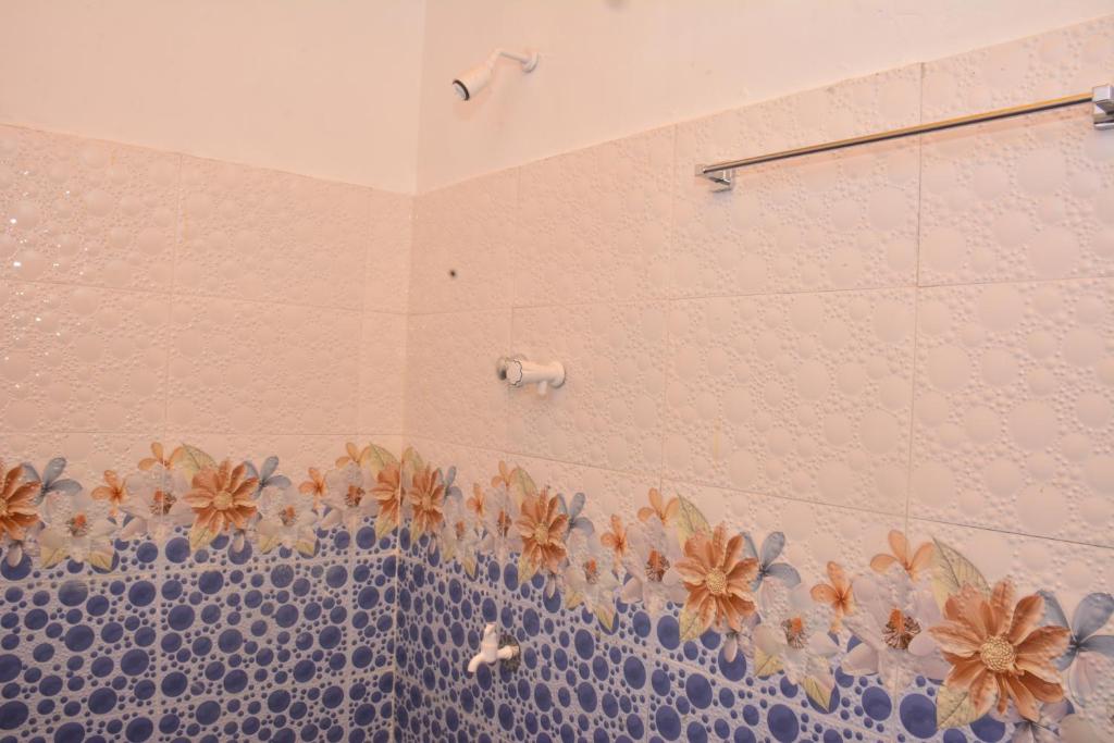 Pleasant Park Holiday Inn - 2