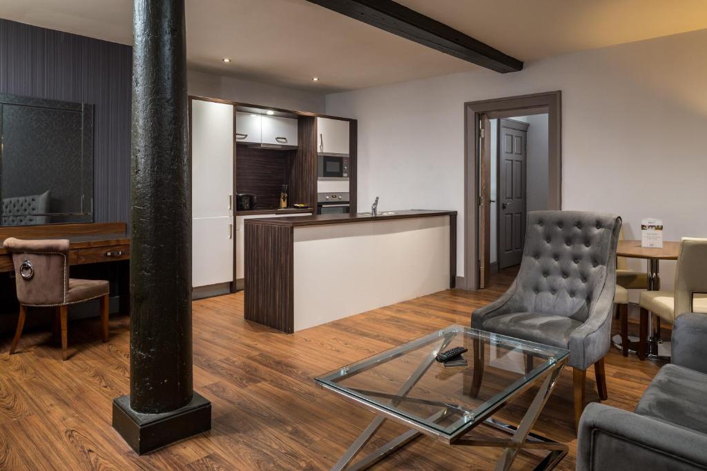 Roomzzz Newcastle City - 