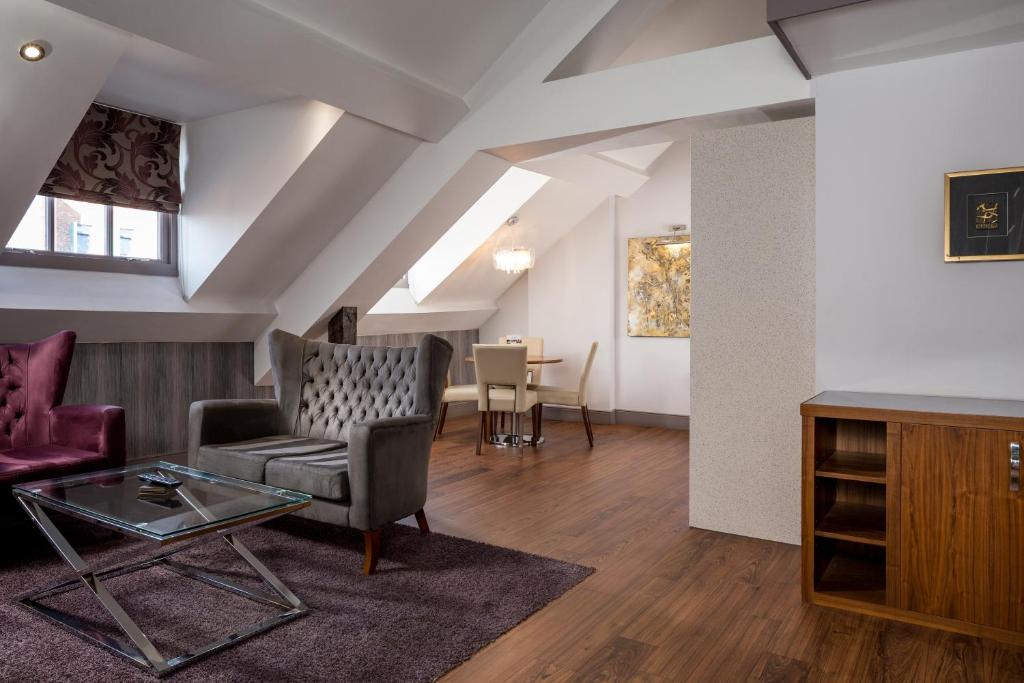 Roomzzz Newcastle City - 