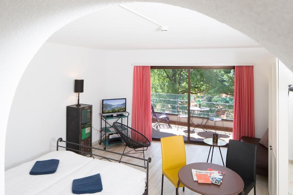 TV a/nebo společenská místnost v ubytování Aparthotel Al Lago