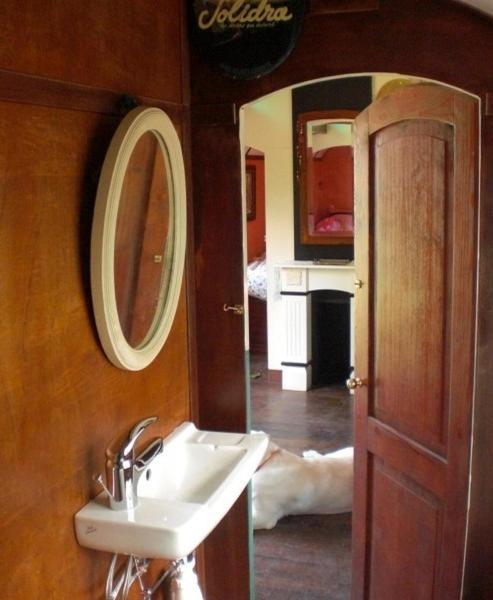 Château de Peyrolles - Wooden Caravan