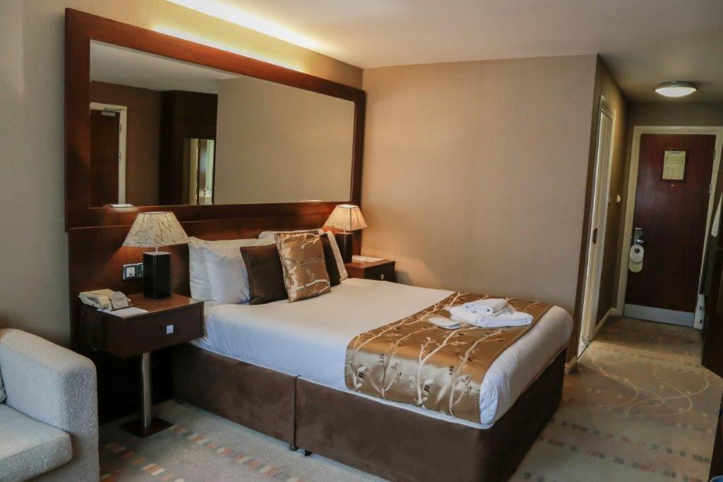 Postel nebo postele na pokoji v ubytování Alona Hotel