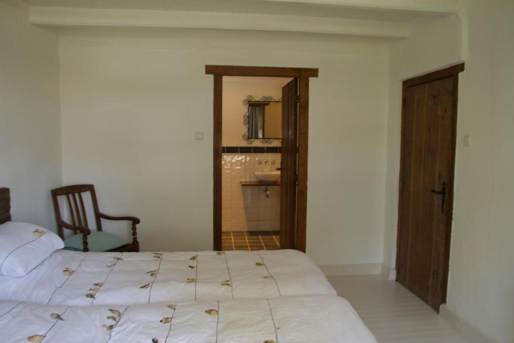 B&B van Beijden - Twin Room With Private Bathroom