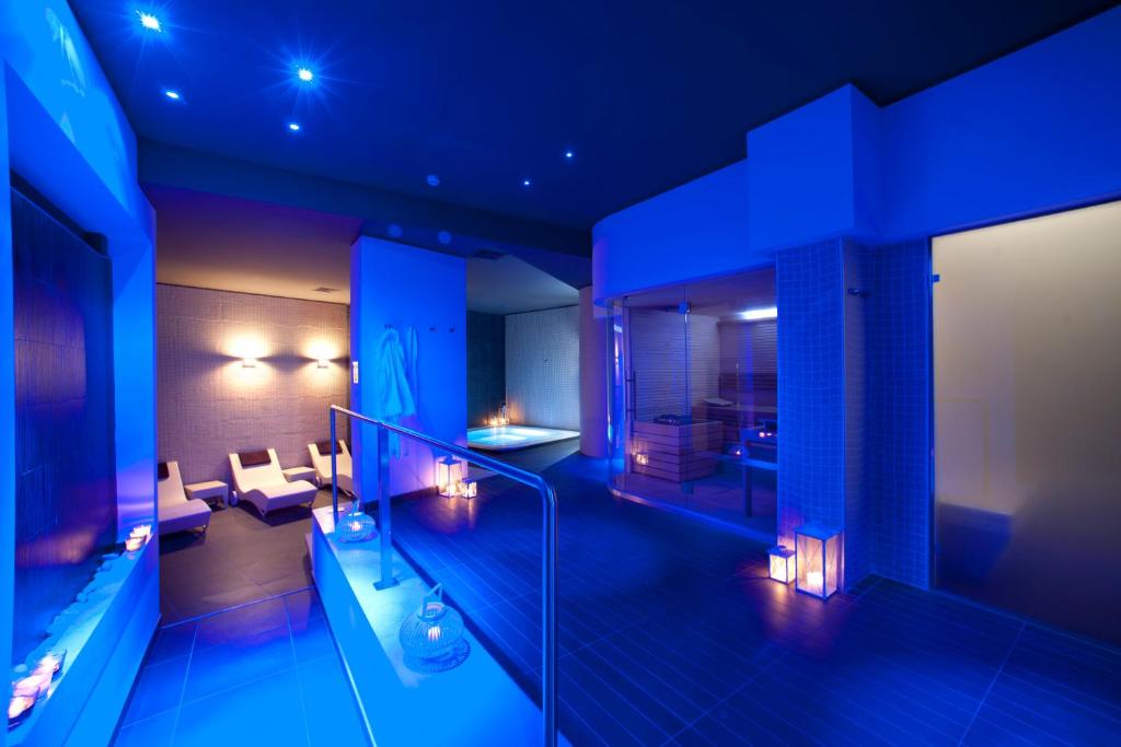 Bazén v ubytování DB Hotel Verona Airport Congress & Spa nebo v jeho okolí