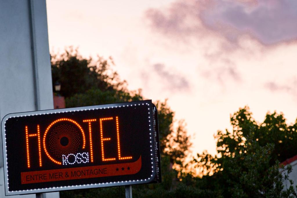 Certifikát, hodnocení, plakát nebo jiný dokument vystavený v ubytování Rossi Hôtel