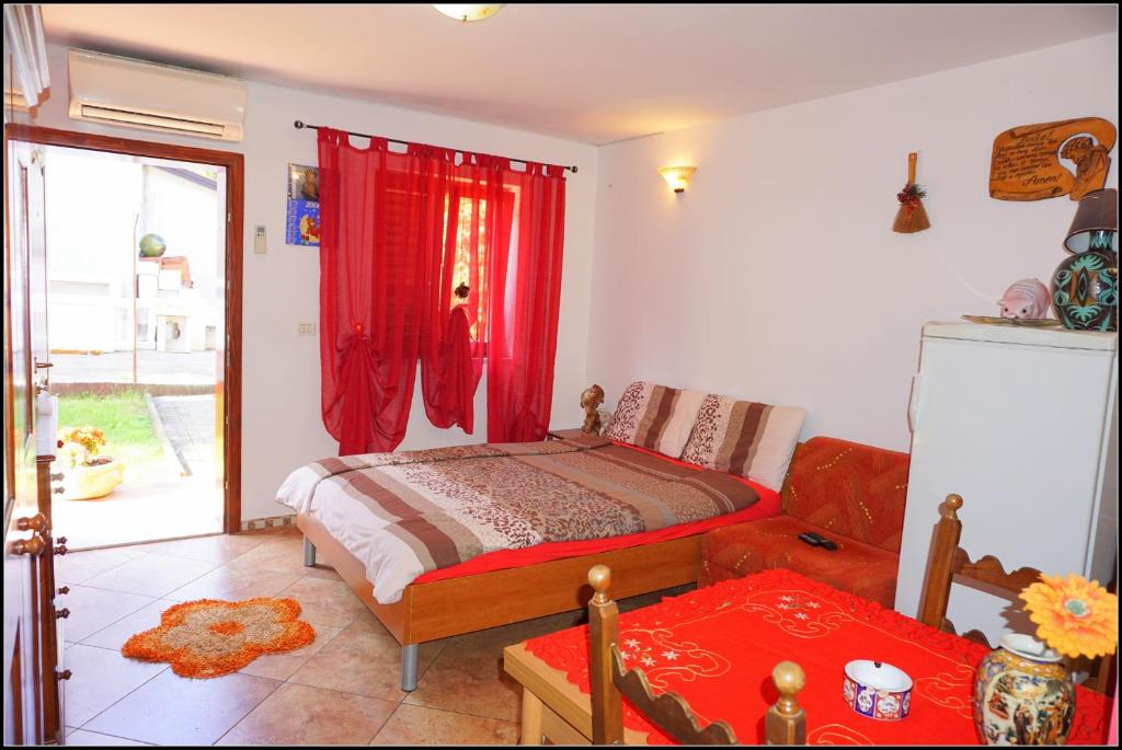 Postel nebo postele na pokoji v ubytování Apartments Nives NB