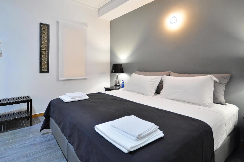 Posteľ alebo postele v izbe v ubytovaní Plaka Elegant Apartment