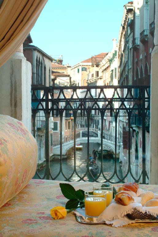 Gallery image of Hotel San Moisè in Venice