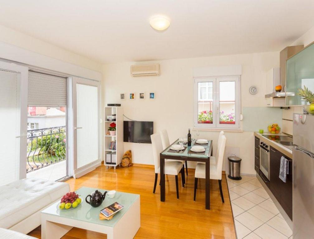 Kuchyň nebo kuchyňský kout v ubytování La Vita e Bella Apartment