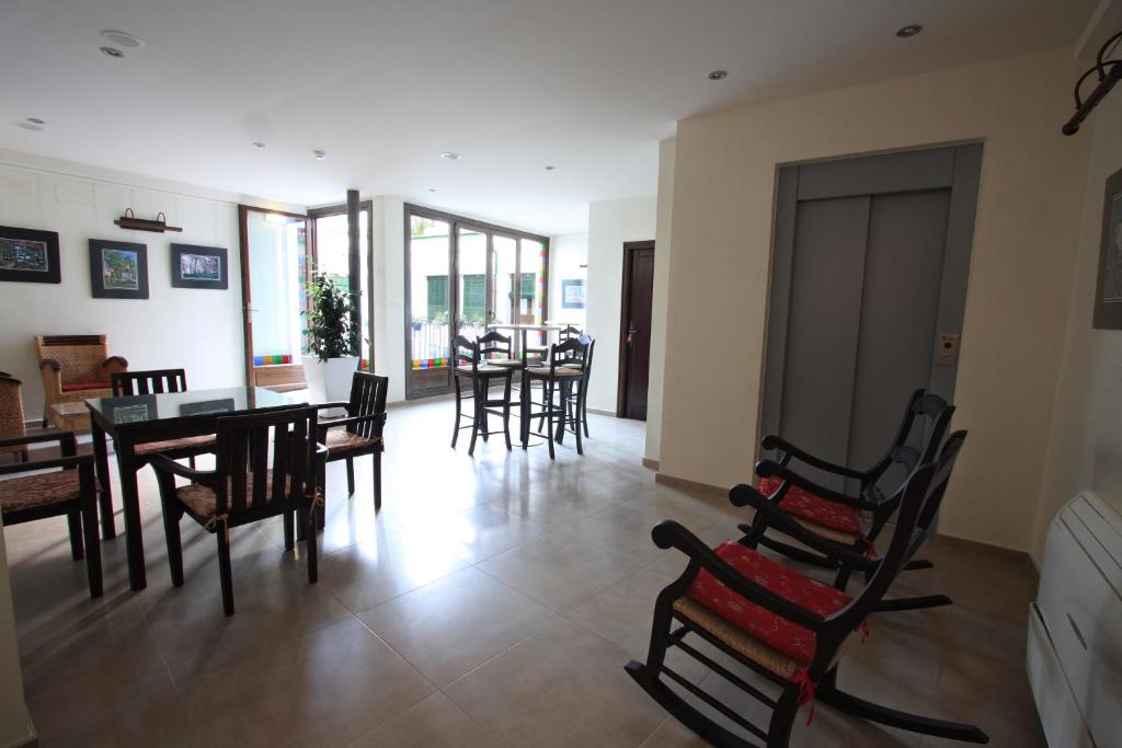 Een zitgedeelte bij Casa Baños de la Villa