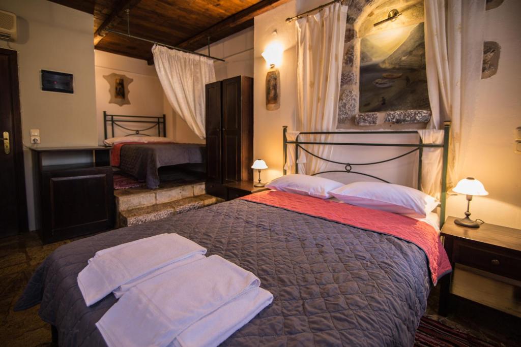 Postel nebo postele na pokoji v ubytování Psamathous Guesthouse