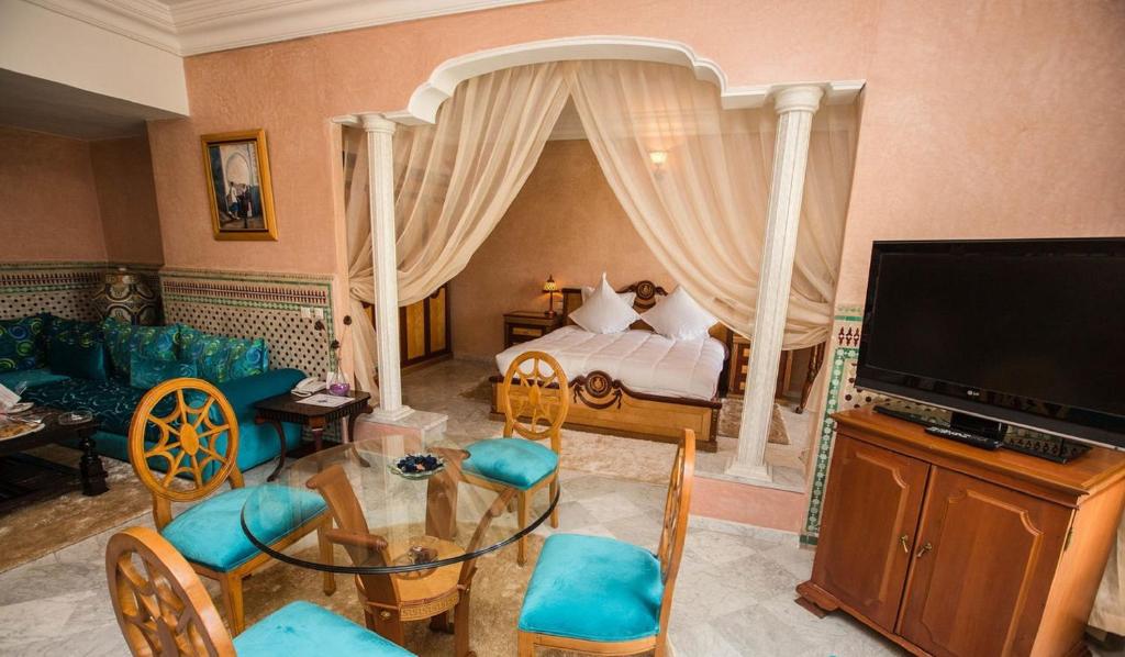 TV a/nebo společenská místnost v ubytování Zalagh Parc Palace