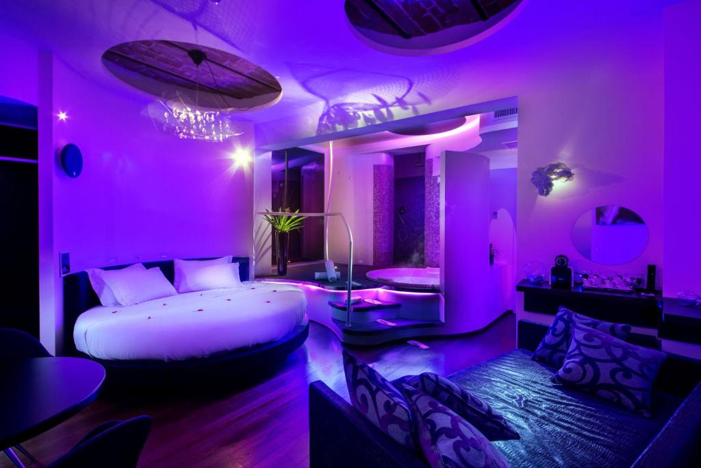 a purple bedroom with a bed and a bathroom at SuiteSistina for Brave Lovers in Rome