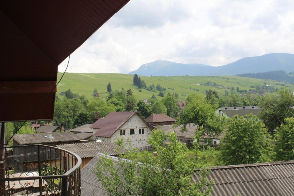 Nespecifikovaný výhled na hory nebo výhled na hory při pohledu z hotelu