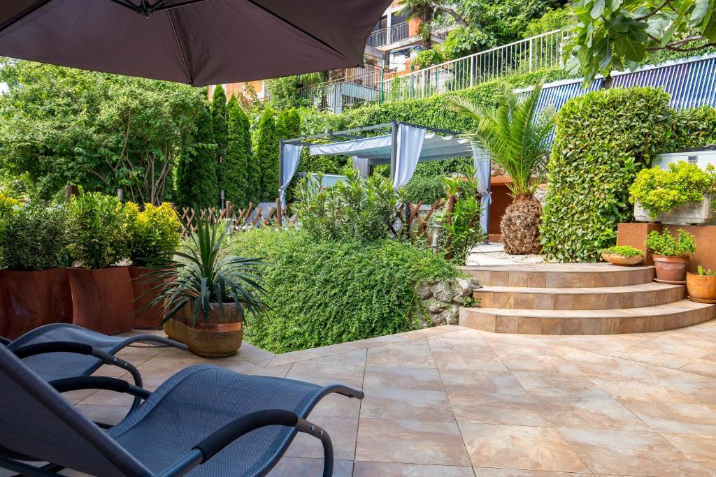 Vonkajšia záhrada v ubytovaní Luxury penthouse Prestige near the sea